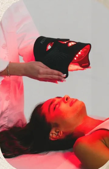 Séance de photobiomodulation LED du visage au cabinet Poesia